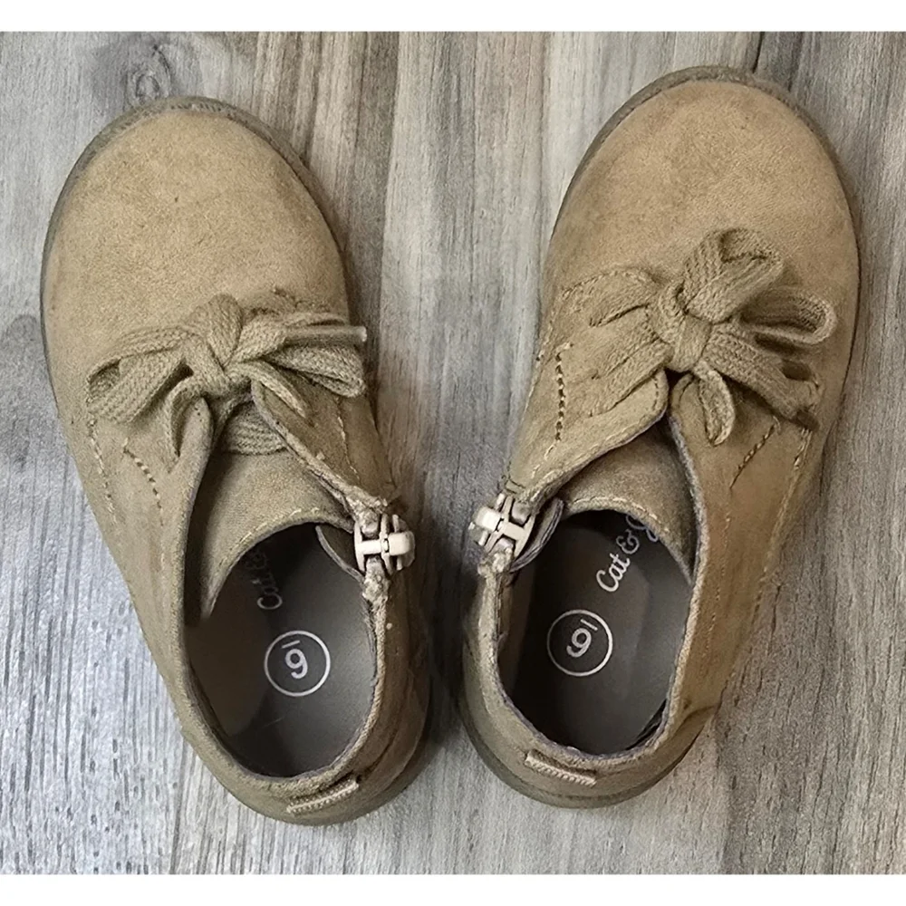 Cat & Jack Chukka Boots – Size 6 – Taupe